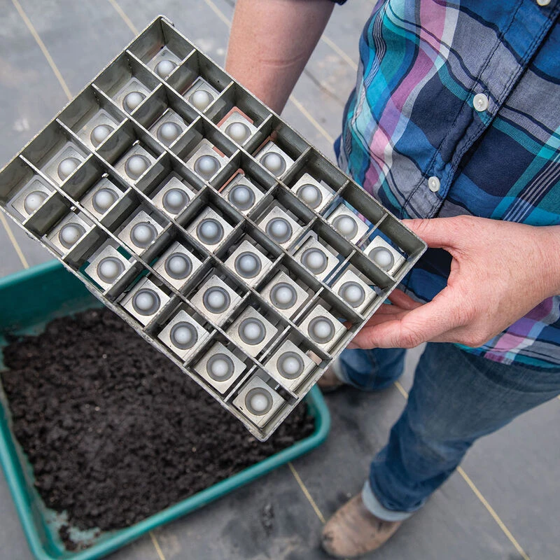 Stand-up 35 Soil Blocker 2 Stand-up 35 Soil Blocker - Image 2